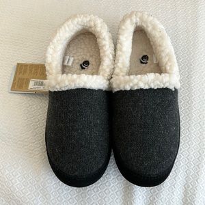 *Brand New* Women’s Acorn Slippers